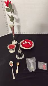 lot 1324 image: Avon Hudson Manor collection with boxes and more