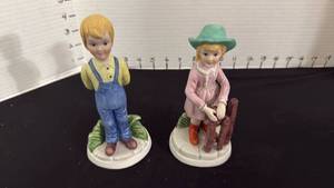 lot 1330 image: Avon figurines