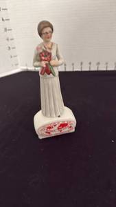 lot 1331 image: Avon figurine