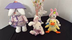 lot 1336 image: Easter bunny decor