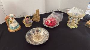 lot 1337 image: Avon figurine, Avon Hudson Manor, figurine and more