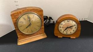lot 1354 image: Vintage Hammond and Command clocks