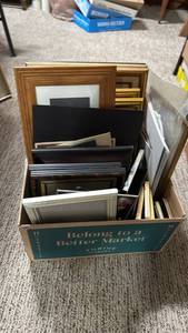 lot 1364 image: Small, medium and large picture frames
