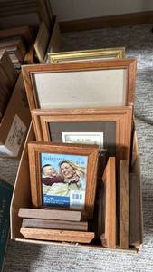 lot 1365 image: Medium to large picture frames