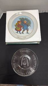 lot 1367 image: Avon collectors plate and Avon Convention plate