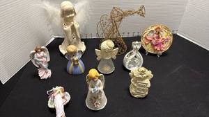 lot 1370 image: Collectible angels figurines, bell and ornament