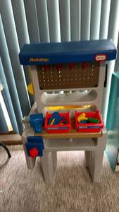 lot 1396 image: Little Tykes Workshop 41x21x23 with tools