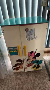 lot 1397 image: Childrens play refrigerator 31x18x12.5 with dishes