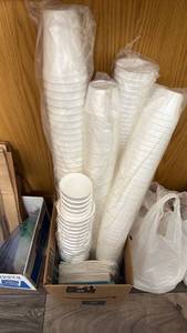 lot 1439 image: Styrofoam cups, small cups and napkins