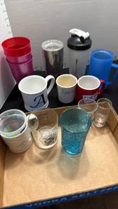 lot 1447 image: Plastic cups, coffee cups and glasses