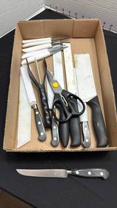 lot 1453 image: Jeni steak knives, scissors and knives