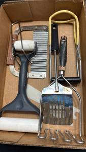 lot 1454 image: Utensils