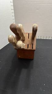 lot 1455 image: Knife block and knives