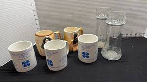 lot 1458 image: Red lobster glasses and coffee cups