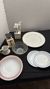lot 1461 image: Steak knives in block, scale and dishware