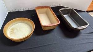 lot 1465 image: Pampered Chef baking pans and loaf pans