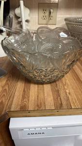 lot 1474 image: Punch bowl with cups and ladle