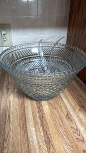 lot 1475 image: Large punch bowl with base and ladles