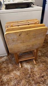 lot 1904 image: Snack trays with holder