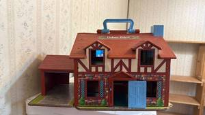 lot 1908 image: Fisher Price house