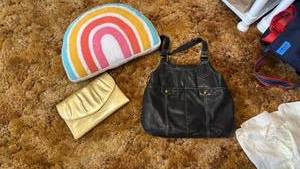 lot 1925 image: Purse, hand bag, scarves and hat