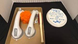 lot 1956 image: Grip handles and decor