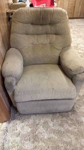 lot 2015 image: Recliner 33x34x32 16 inch seat needs cleaned located in basement