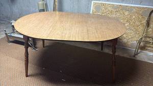 lot 2102 image: Dining table 29x60x42 located in basement