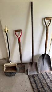 lot 3001 image: Shovels with dust pan