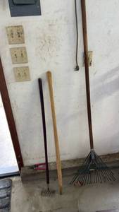 lot 3002 image: Rack and hoe with handle