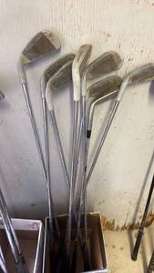 lot 3011 image: Dunlap golf clubs