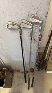 lot 3012 image: Cobra and Signature golf clubs