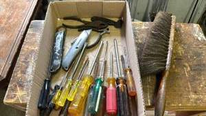 lot 3020 image: Hand tools and brush