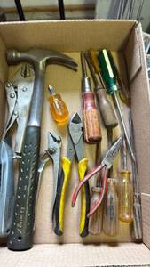 lot 3021 image: Hammer, pliers and screwdrivers