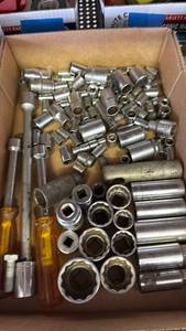 lot 3028 image: Sockets and nut drivers