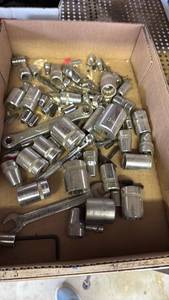 lot 3029 image: Sockets, impact wrench and wrench
