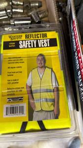 lot 3031 image: Safety vest and work gloves