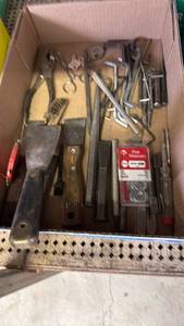 lot 3037 image: Putty knives, pliers and hex screws