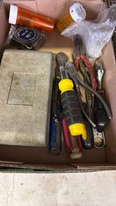 lot 3039 image: Drill bits, pliers, tape measure and more