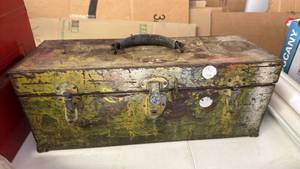 lot 3048 image: Tool box with tray