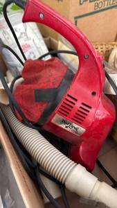 lot 3059 image: Dirt Devil hand vac