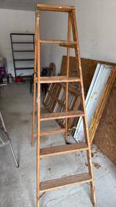 lot 3076 image: 6 ft wood ladder