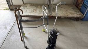 lot 3081 image: Collapsible walker, cane, Breg boot and quad cane