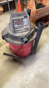 lot 3085 image: Craftsman 16 gallon wet dry vac