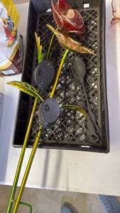 lot 3088 image: 2 solar flowers and 2 plastic plant trays