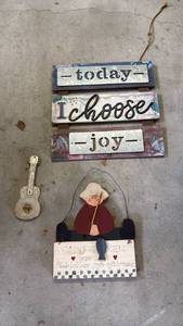 lot 3091 image: Wall decor
