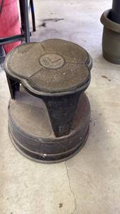 lot 3093 image: Rolling stool