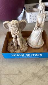 lot 3101 image: Resin angels