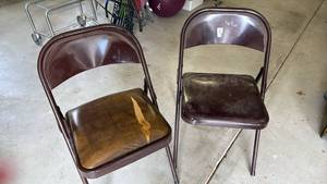 lot 3200 image: 2 metal folding chairs