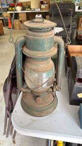 lot 3201 image: Vintage lantern